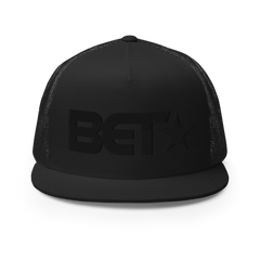 BET Classic Logo Gorra Trucker de 5 paneles - Negro / Una talla más se adapta a