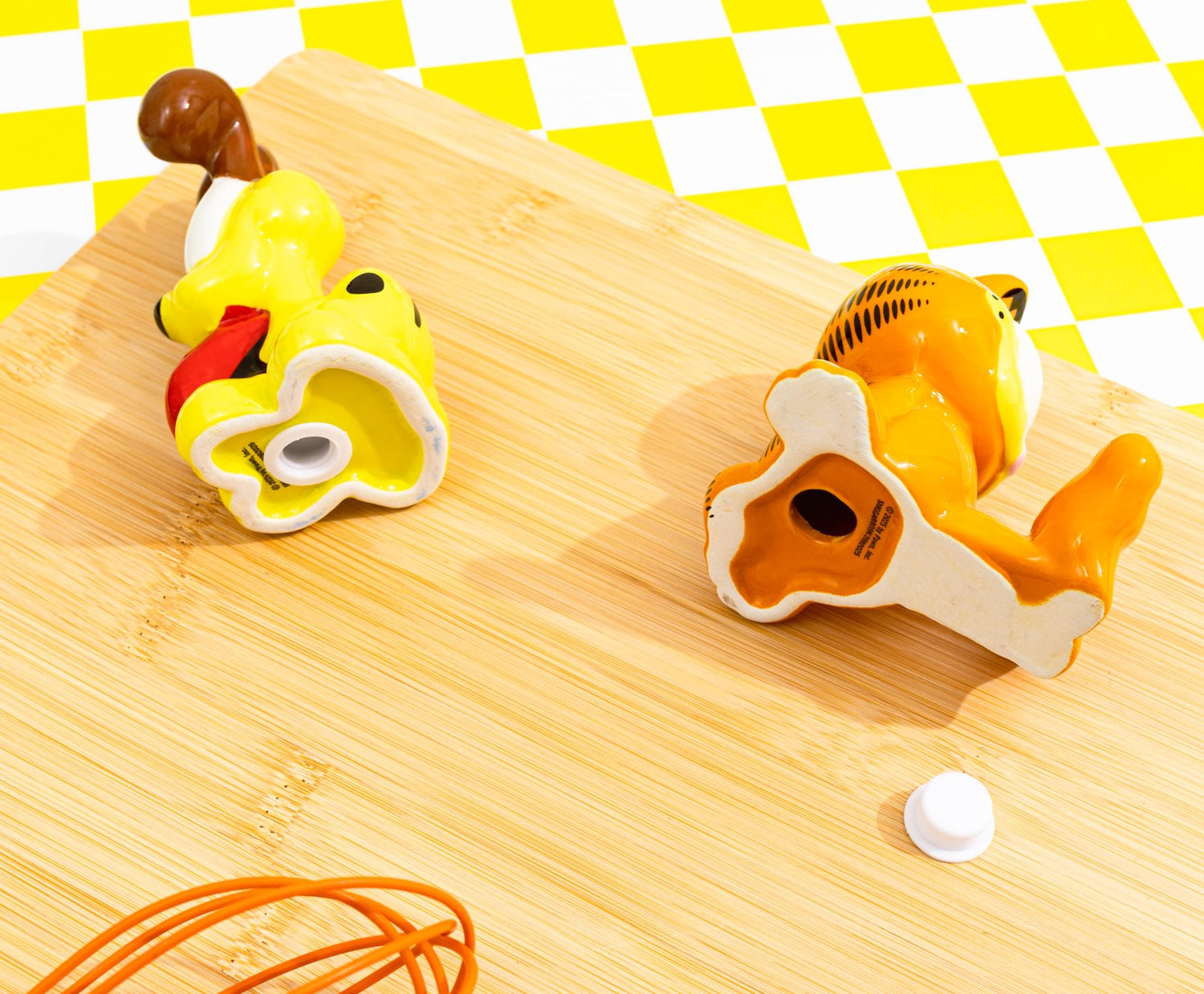 Garfield and Odie Character Ceramic Salt and Pepper Shaker Set - Paramount Shop