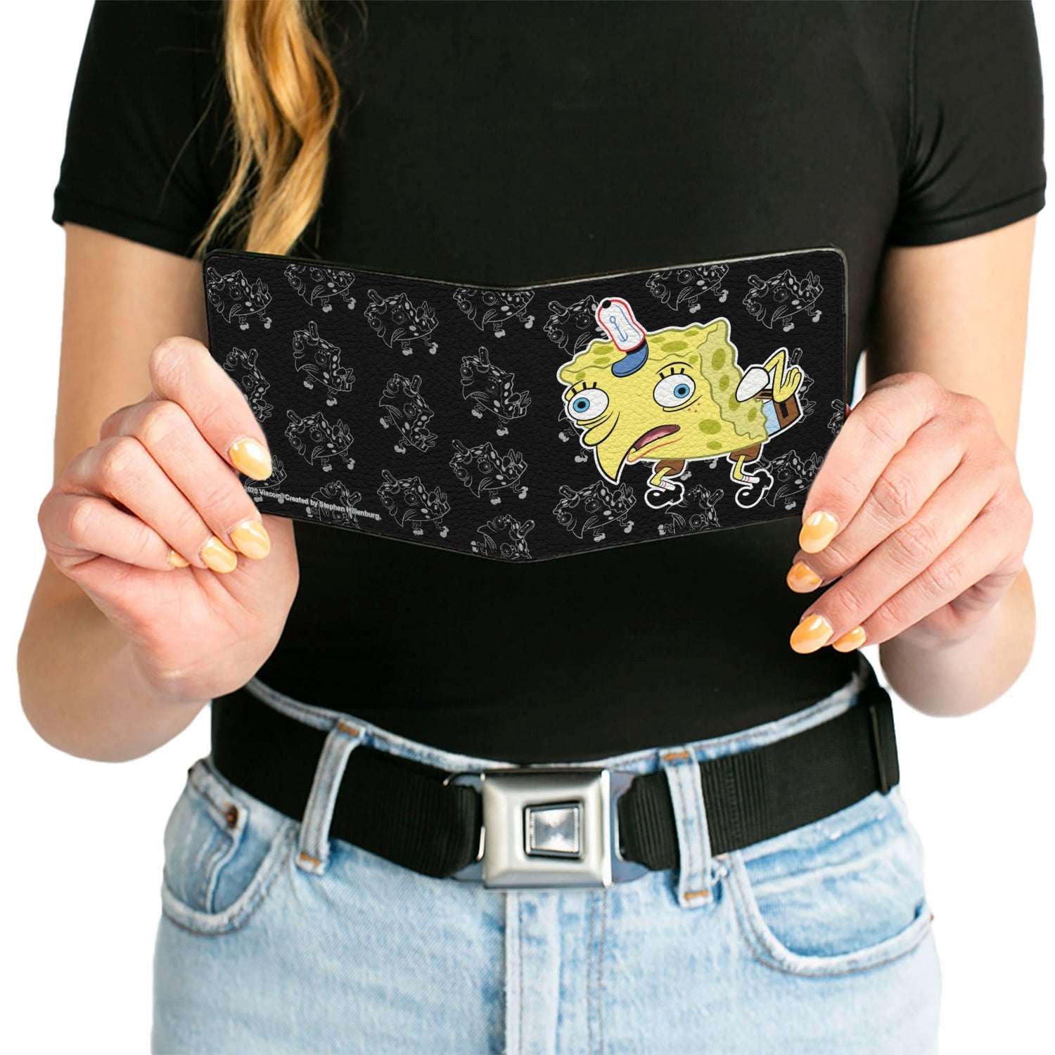 SpongeBob SquarePants Bi - Fold Wallet Mocking SpongeBob Pose Outline Black Gray - Paramount Shop