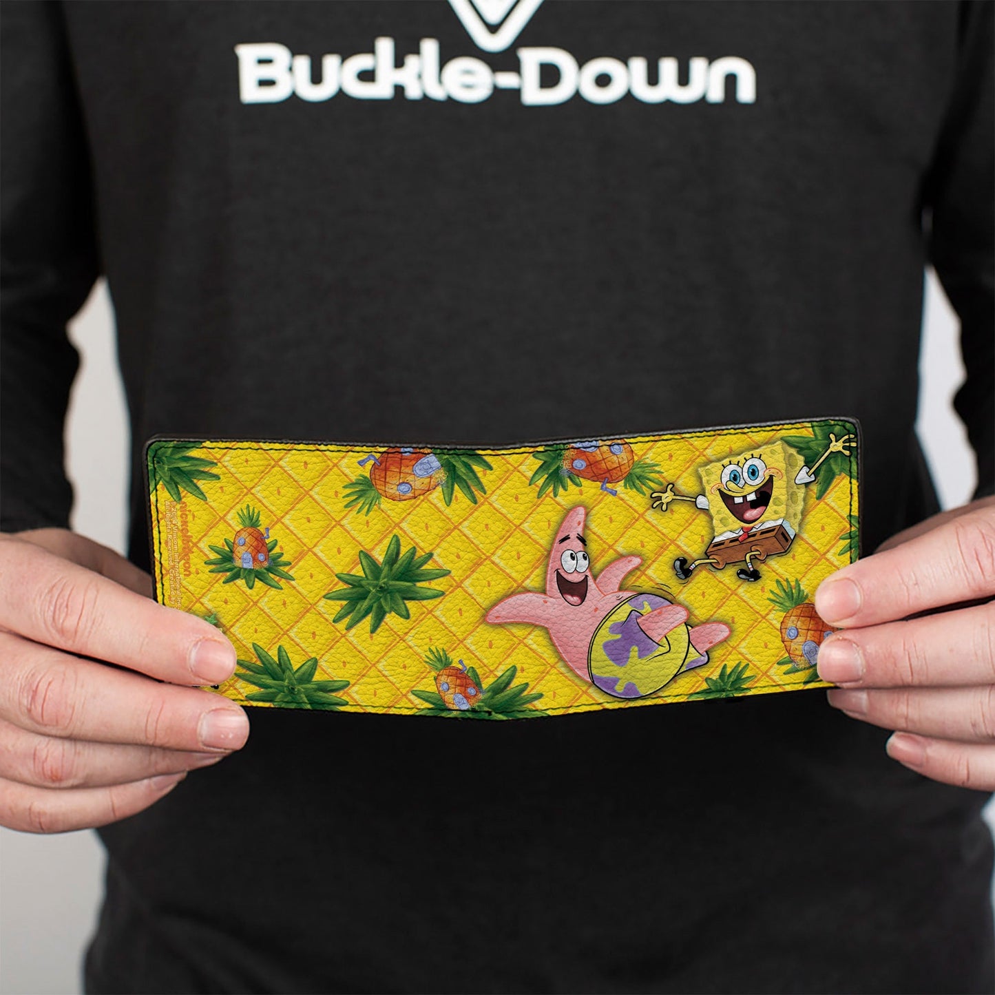 SpongeBob SquarePants Bi - Fold Wallet SpongeBob & Patrick Starfish Pose Pineapple Gold Vegan Leather. - Paramount Shop