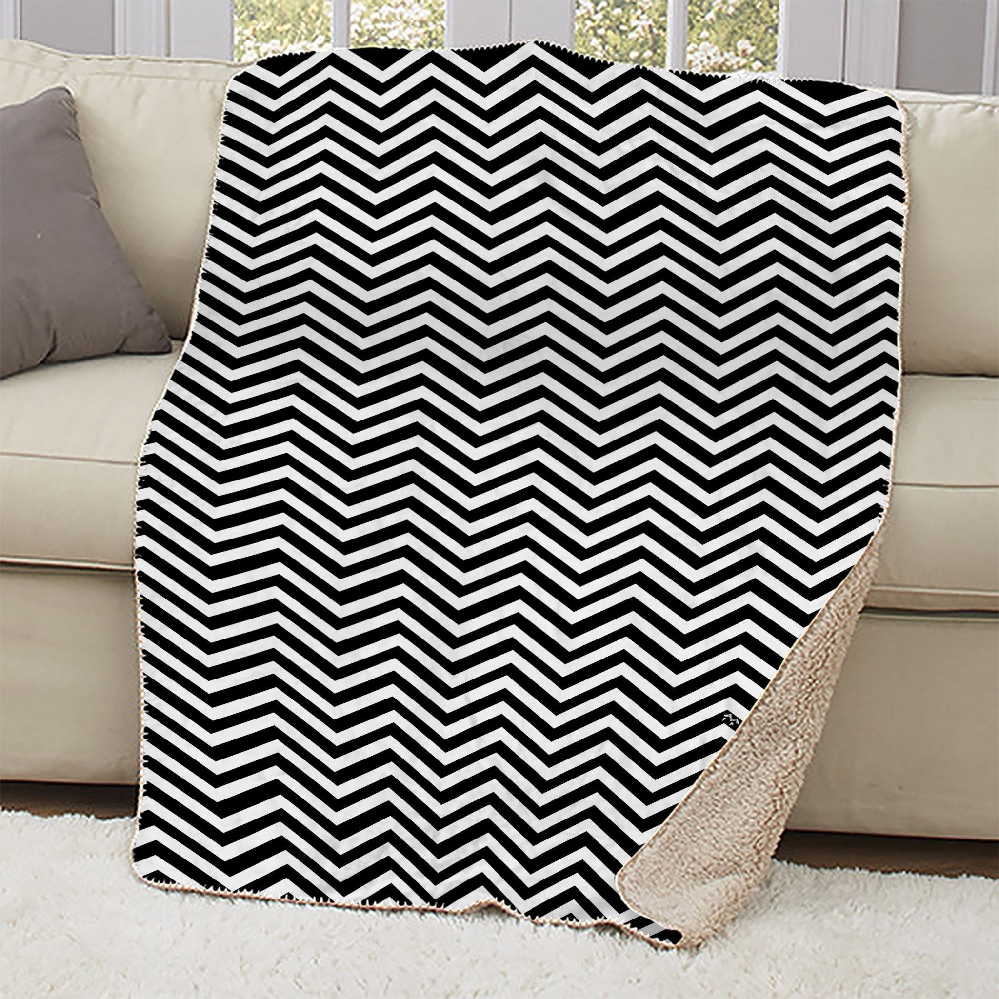 Twin Peaks Black and White Chevron Sherpa Blanket – Paramount Shop