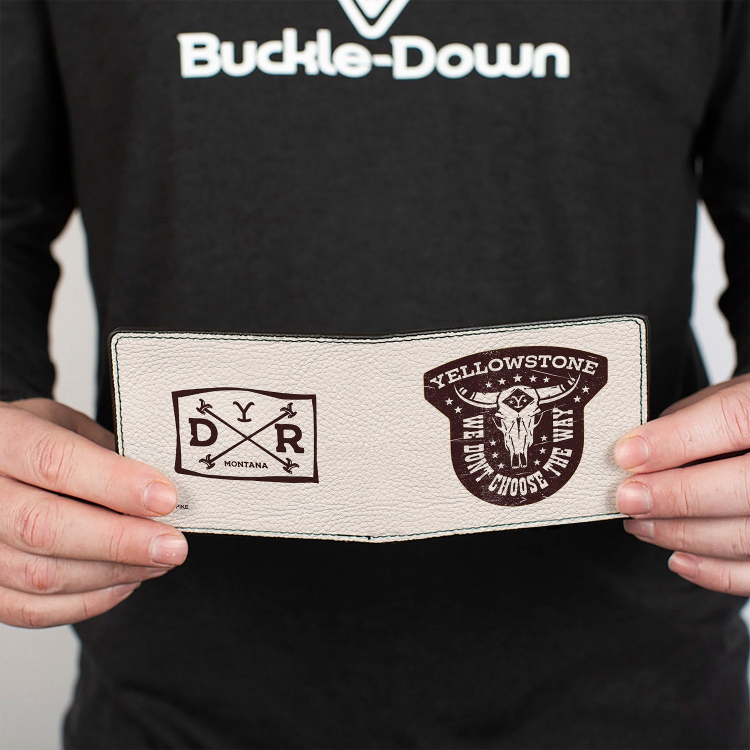 Synonyms: Yellowstone wallet, Dutton Ranch billfold, Western vegan leather wallet, Buckle-Down Yellowstone gear, Yellowstone TV show accessories.
